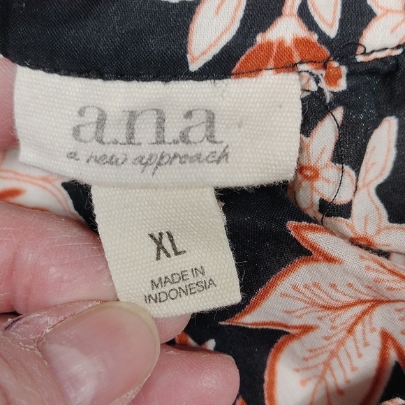 A.N.A. women's long sleeved button down floral  blouse size XL - Picture 2 of 11
